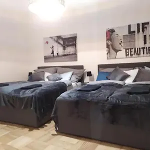 https://king-bed-home-with-netflix-perfect-for-groups-of-8.vienna-besthotels.com
